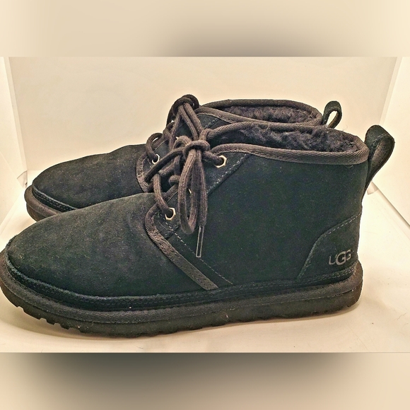 UGG Classic Neumel Chukka Boot Black (1094269) Sz 8 *fits like 8.5 - Picture 1 of 9